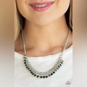 Paparazzi Glow and Grind Green Necklace with Matching Earrings 🥳 NWT 🏷️☀️